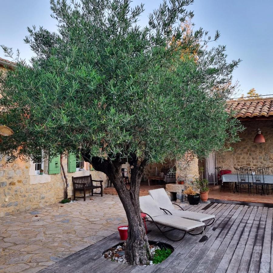 Villa Charmante A Lussan Avec Piscine Privee Et Jardin Closa Exterior photo